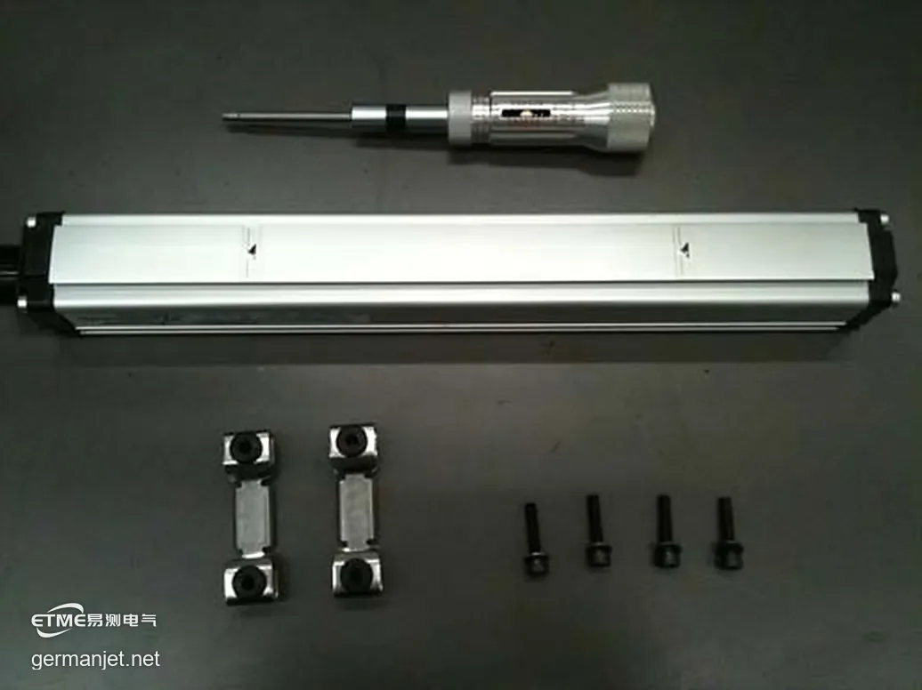 Anti-vibration mounting clips installation kit: two clips, four M4 screws, position sensor, torque screwdriver
