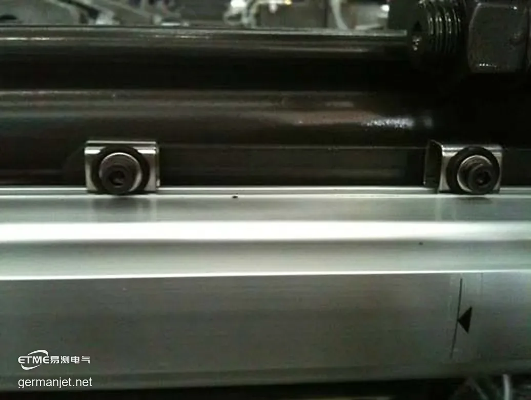 Anti-vibration clip after installation: rubber ring slightly compressed, washer not sunk
