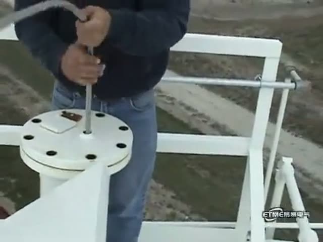 储罐罐顶 · 液位尺法兰安装